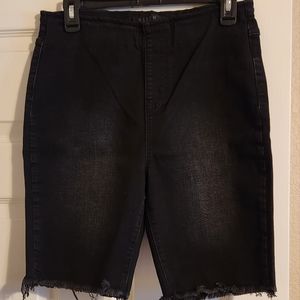 Risen Bermuda Shorts Size Large